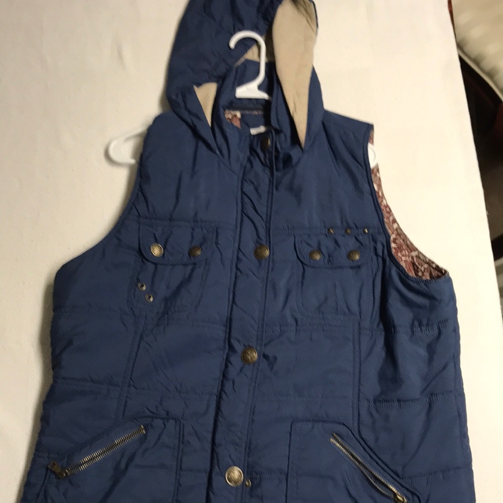 Navy puffer vest